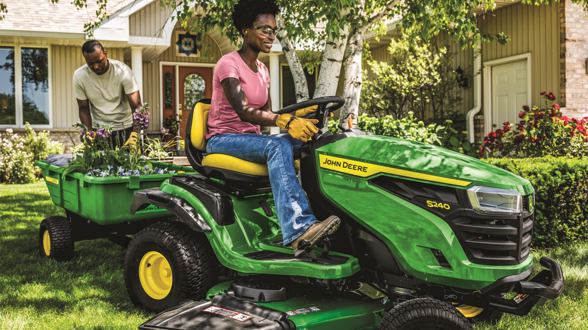 John Deere S240 Lawn Tractor at Koenig Equipment