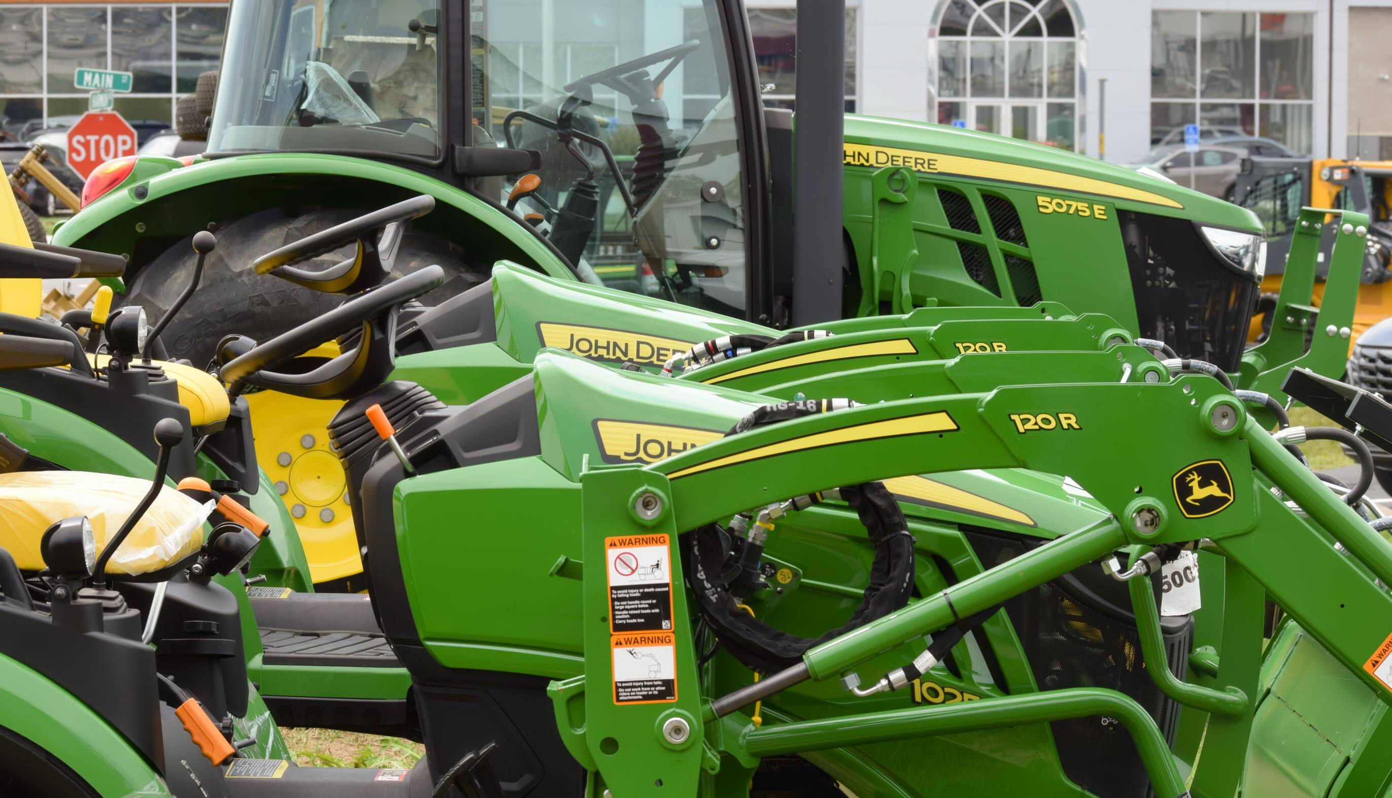 Koenig Equipment John Deere Lebanon, Ohio Store 3