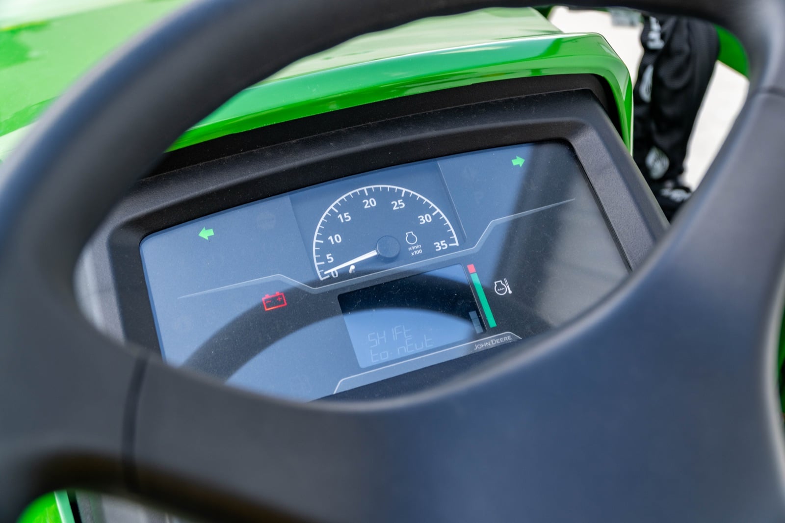 The 1025R dashboard and steering wheel