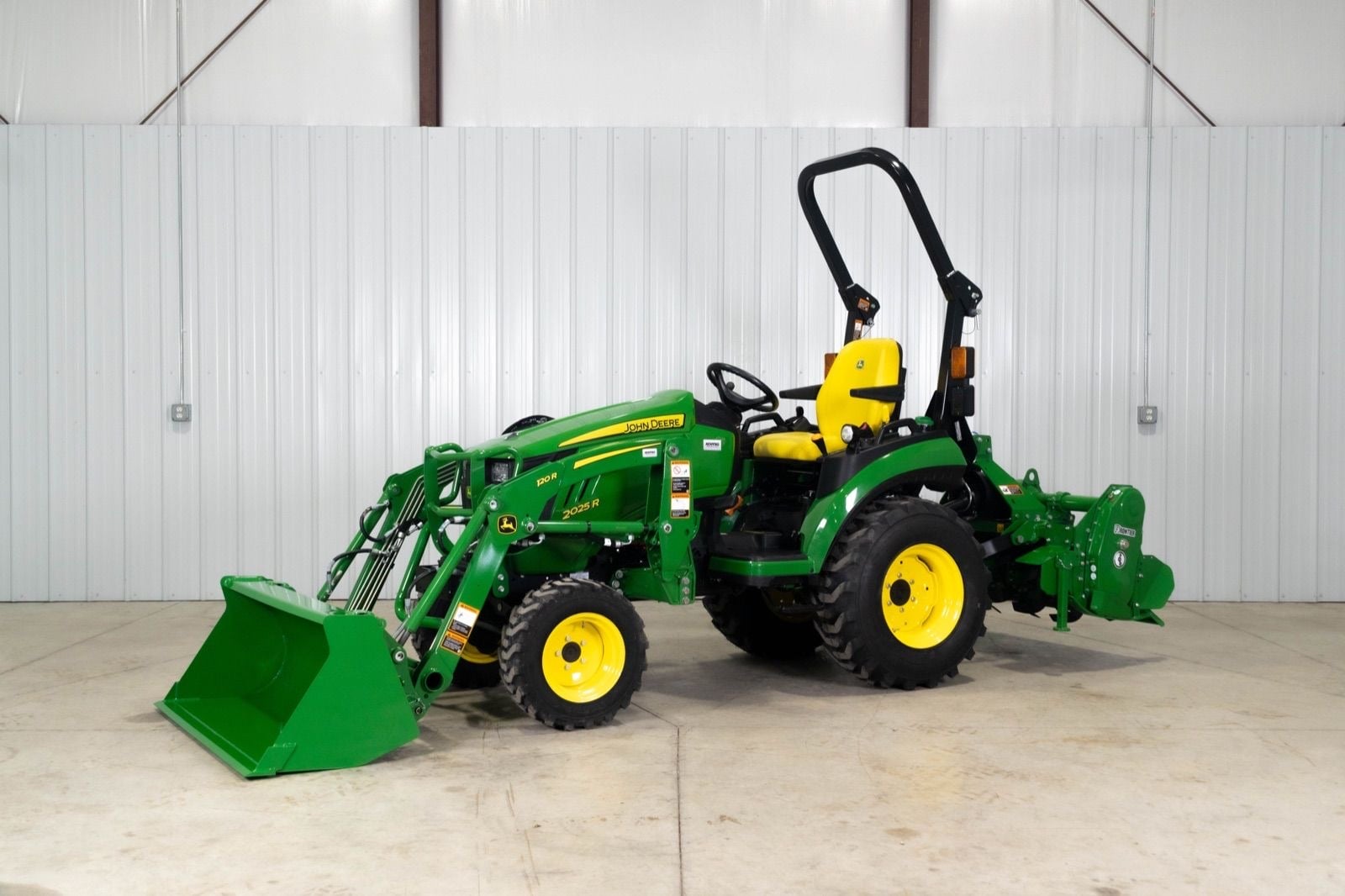 John Deere 2025R, side view