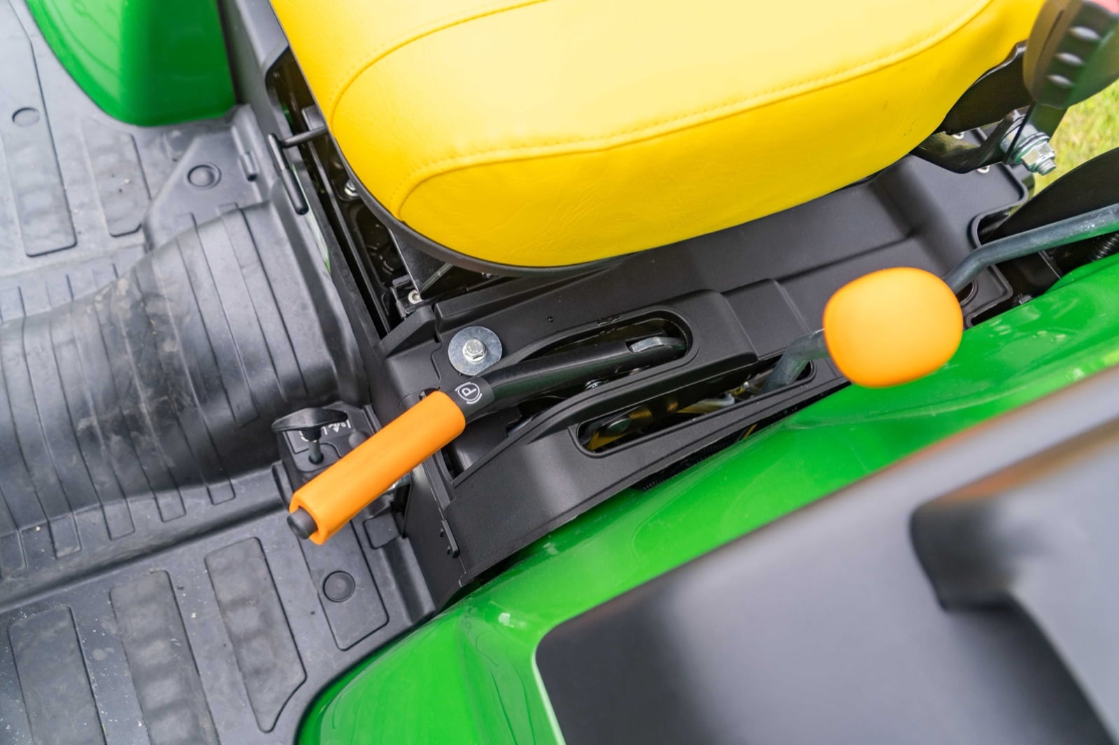 John Deere 2 Family operator station (2032R shown)