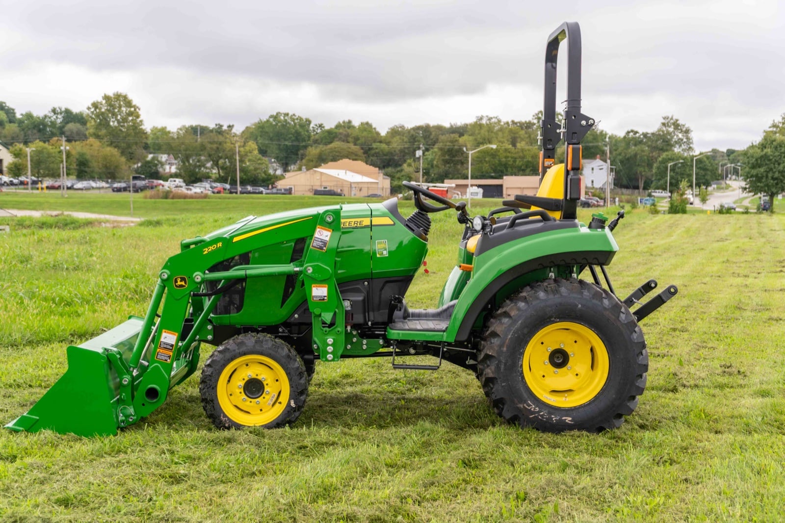 John Deere 2032R with a 220R loader, side view