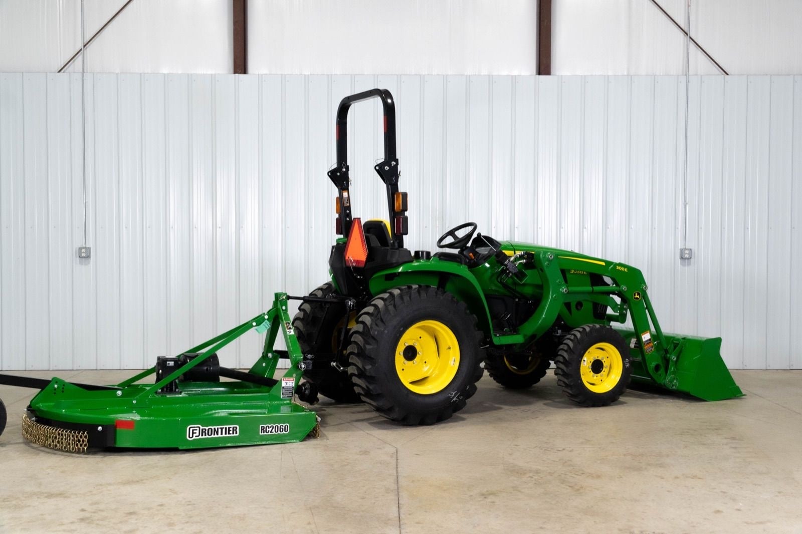 John Deere 3038E, rear view
