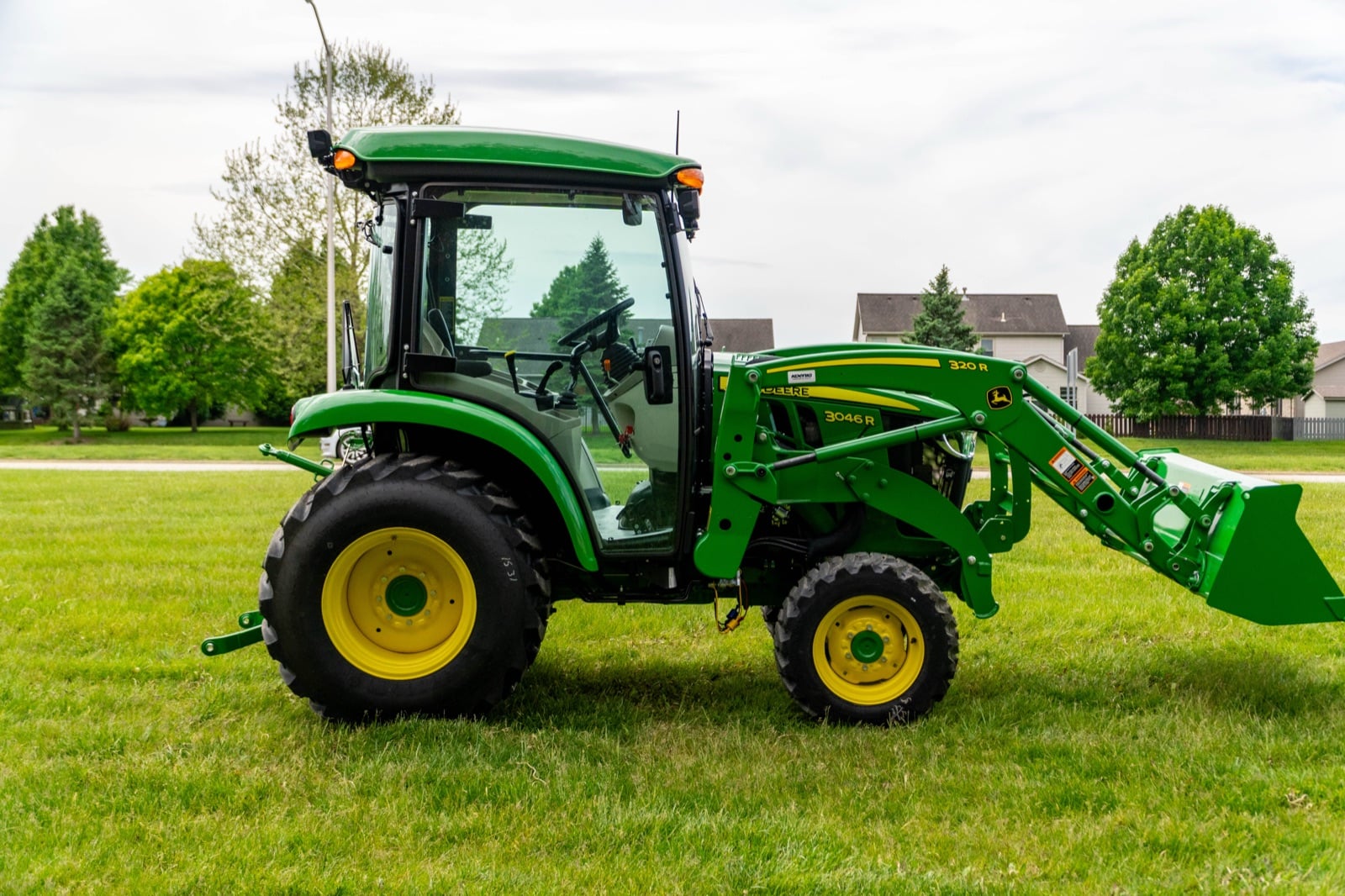 John Deere 3046R with a 320R loader, side view