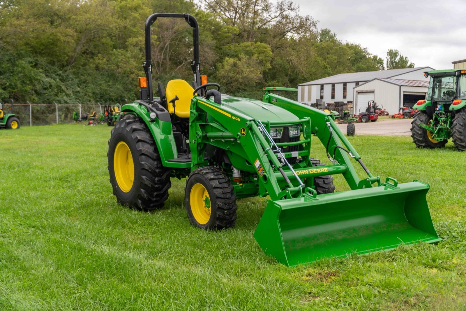 John Deere 4R Series tractor with a 440R loader, front three-quarter view (4066R shown)