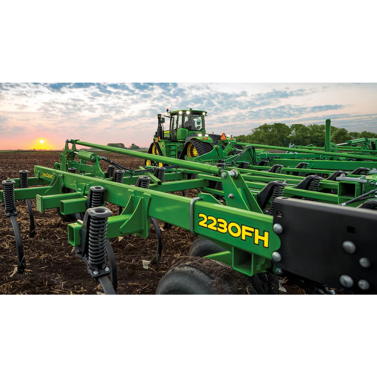 John Deere 2230FH 5-Section, 11-ft Center Frame, 44 ft, 6 in.