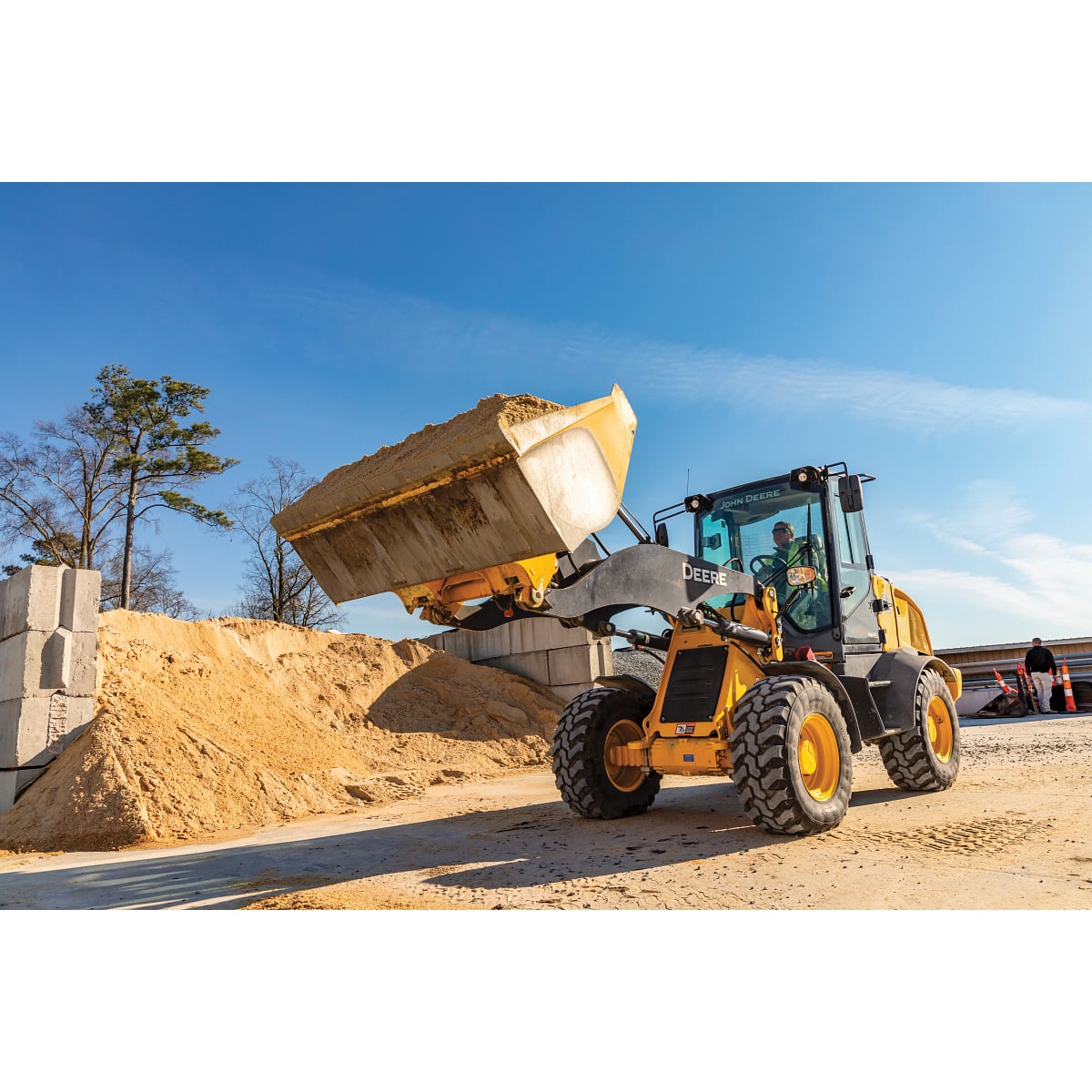 John Deere 324 P-Tier